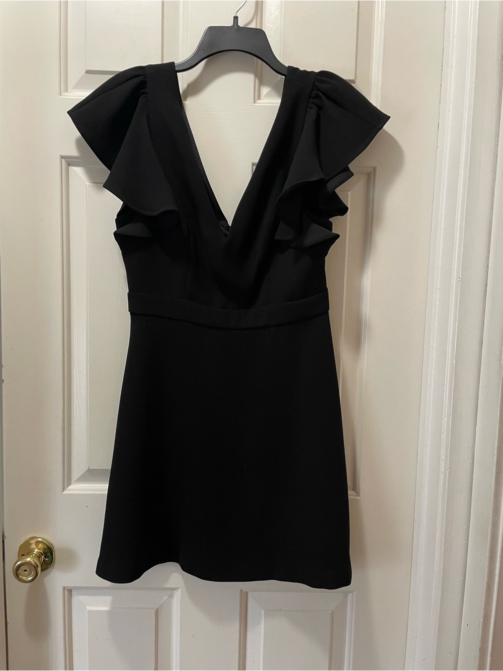 BCBGeneration Elegant Black Ruffle Sleeve V-Neck Mini Dress size 8